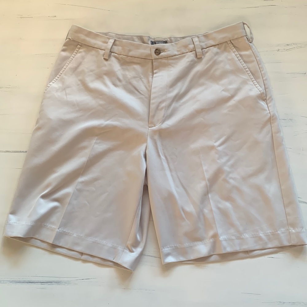 Izod golf light khaki shorts size 36
